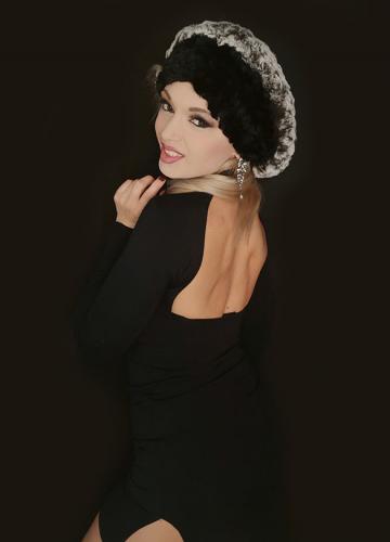 дамски кожени шапки