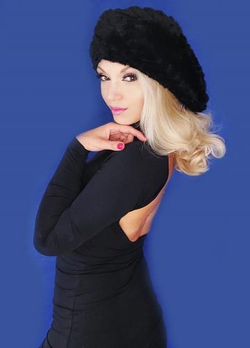 дамски кожени шапки