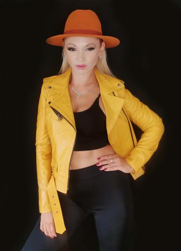 дамски кожени шапки