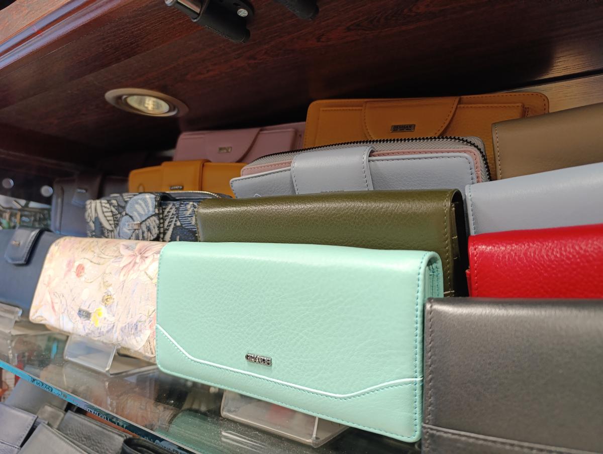 кожени портмонета софия