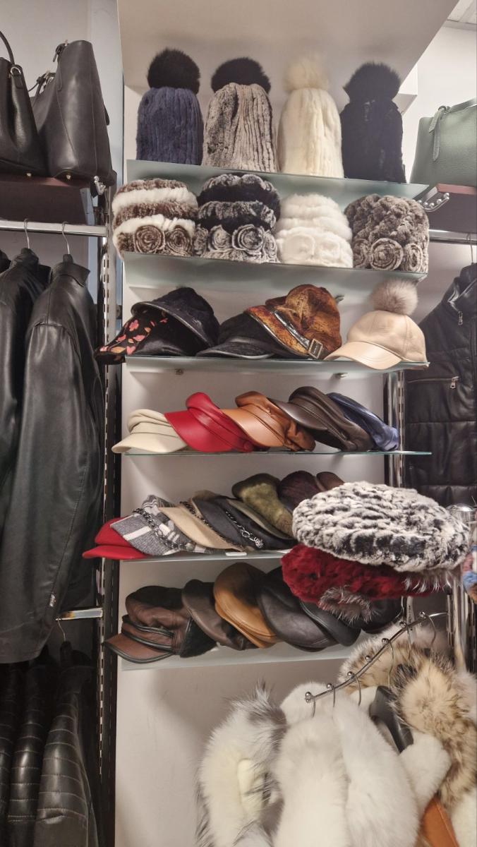 кожени шапки софия