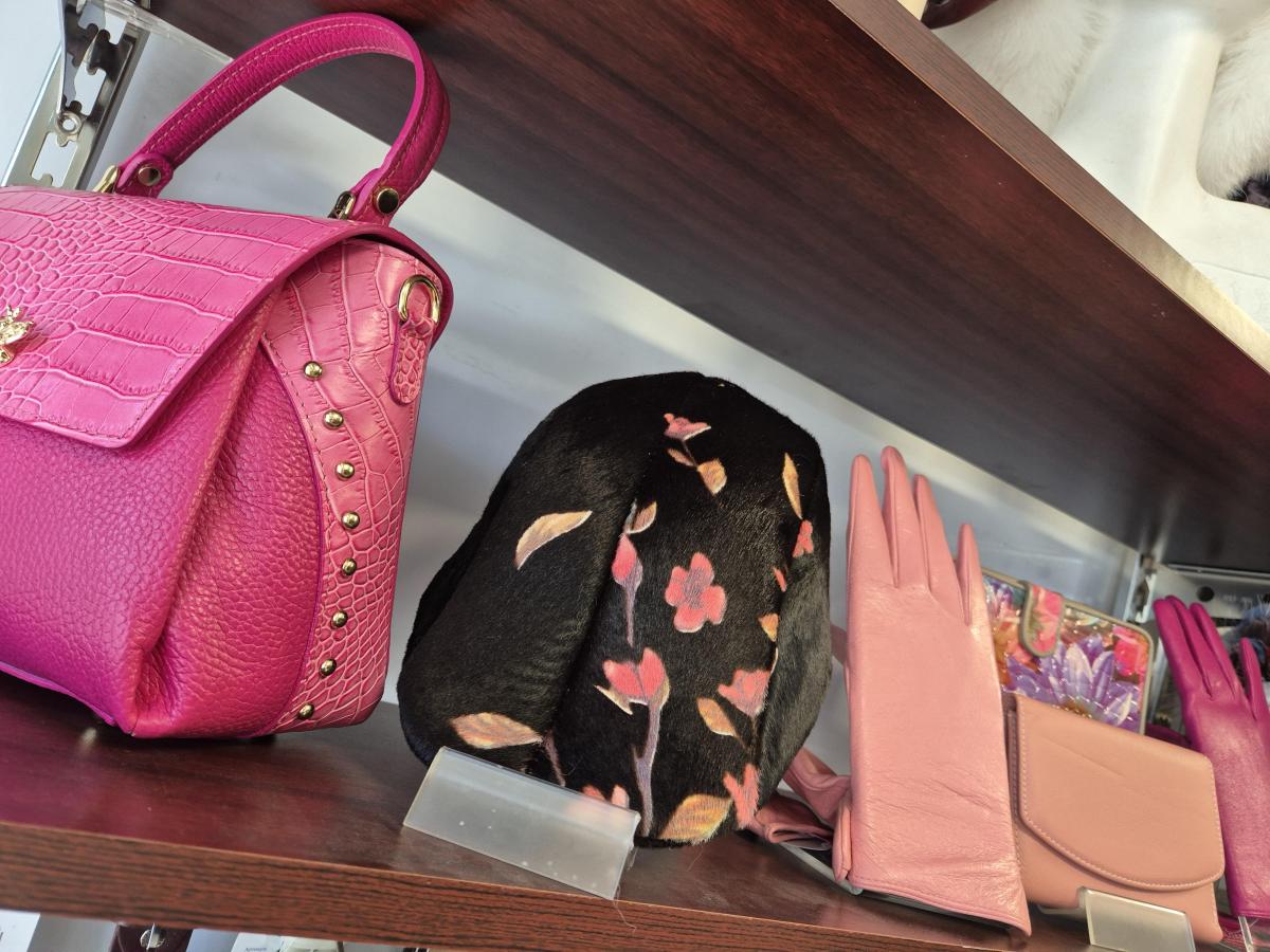 дамски кожени шапки