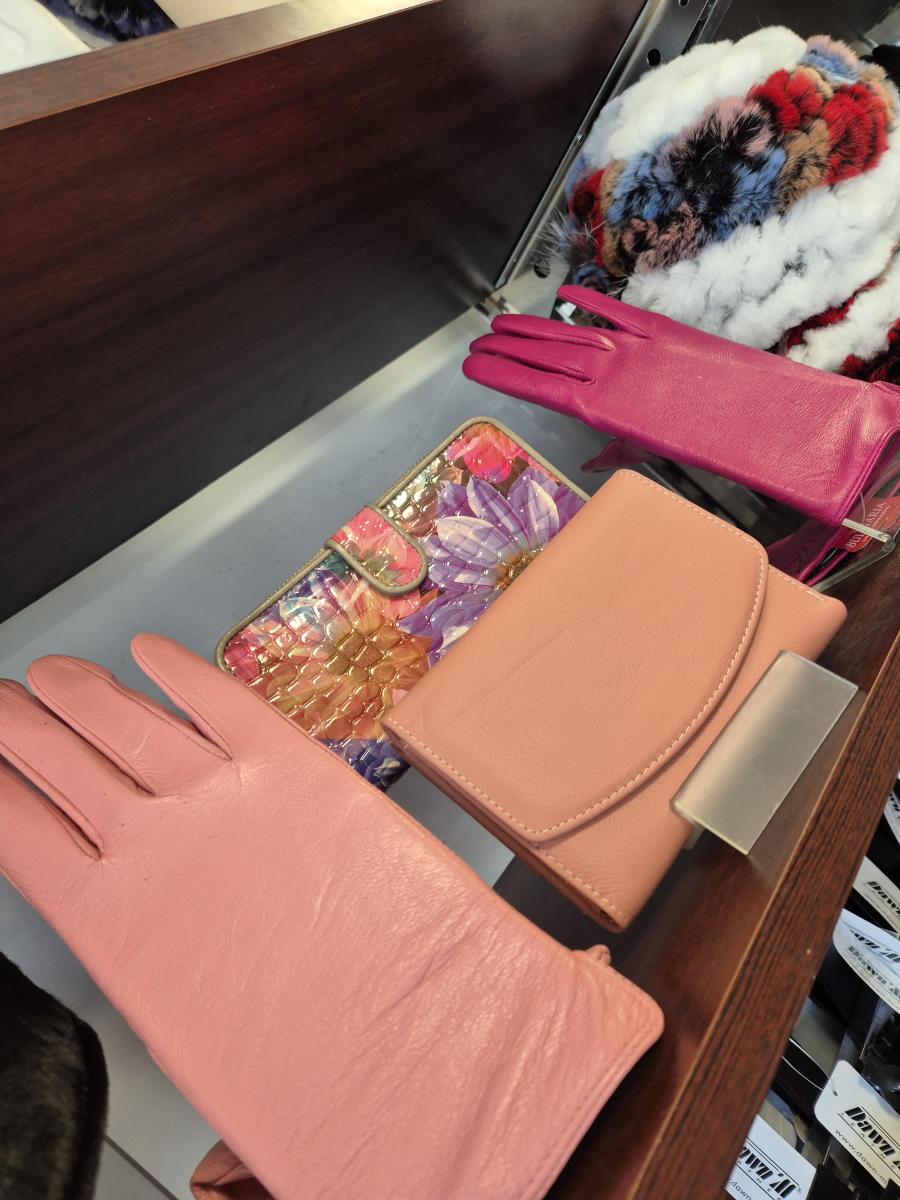 дамски кожени ръкавици онлайн