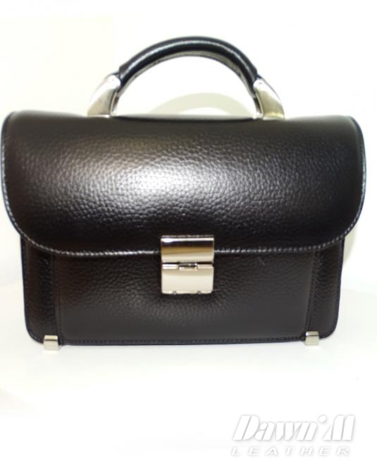 Мъжка кожена чанта в черно