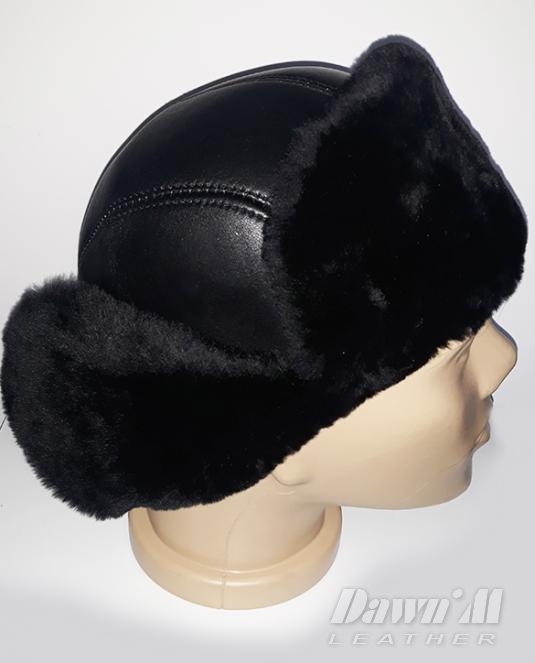 Мъжка кожена шапка / ушанка/ в черно