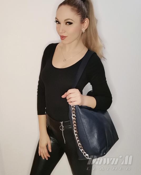 Модерна дамска чанта с верижка в син цвят