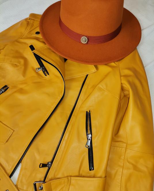 Късо кожено яке в жълто