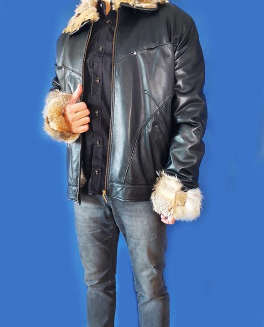 Мъжки кожух от вълк.