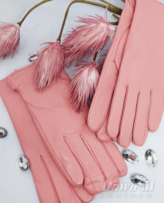Дамски кожени ръкавици в розово