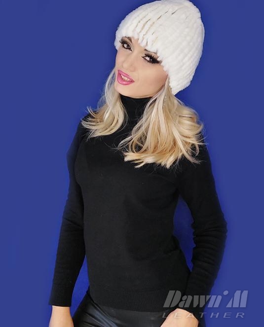 Дамска кожена шапка от бяла чинчила