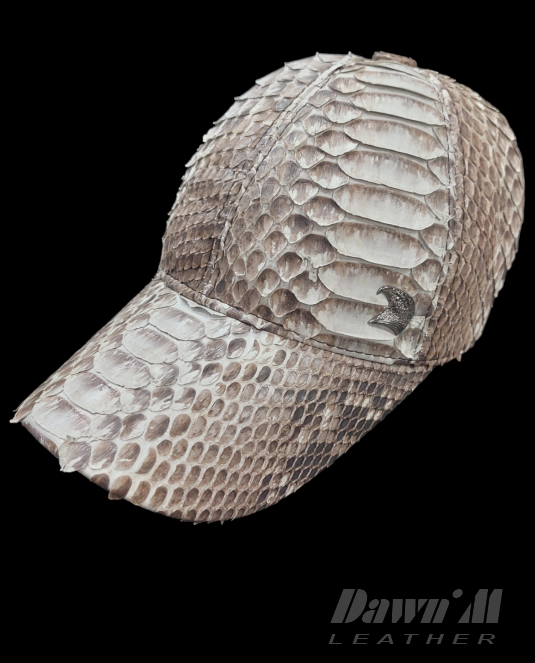 Шапка с козирка кожа Piton