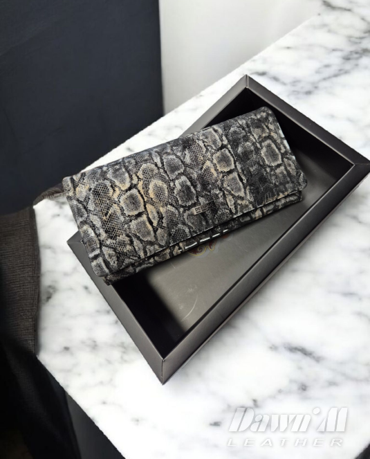 Луксозно дамско портмоне