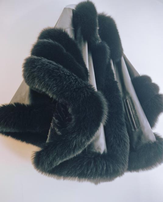 Луксозно кожено пончо Foxy Elegance - 12