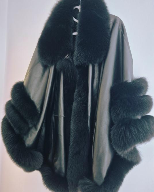 Луксозно кожено пончо Foxy Elegance - 14