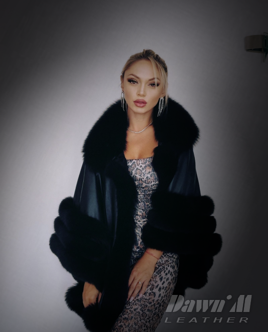 Луксозно кожено пончо Foxy Elegance