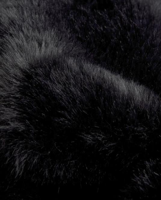 Черна яка от лисица - 1